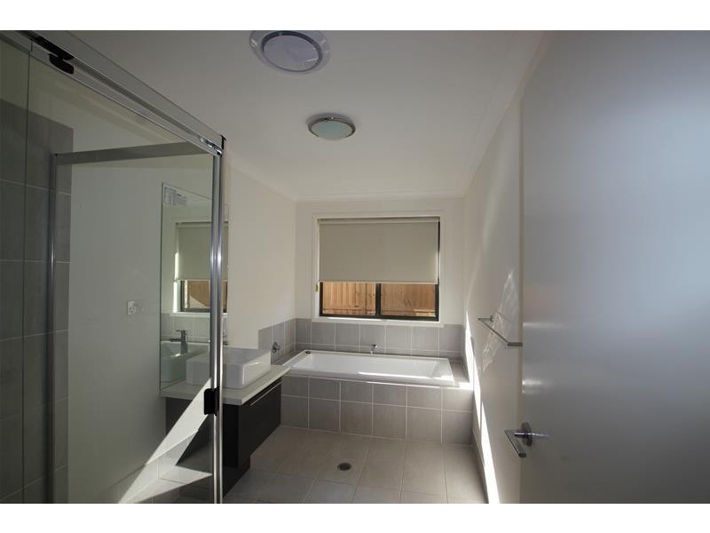 10 Ascot Drive, Currans Hill NSW 2567