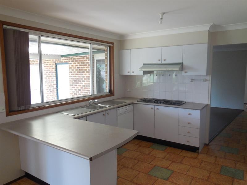 4 Torrens Place, Kearns NSW 2558