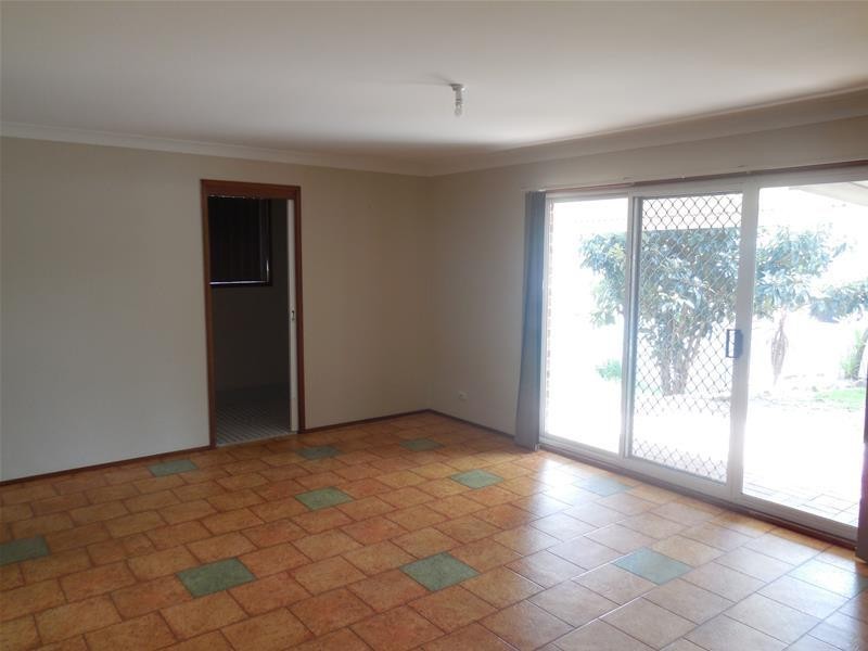 4 Torrens Place, Kearns NSW 2558