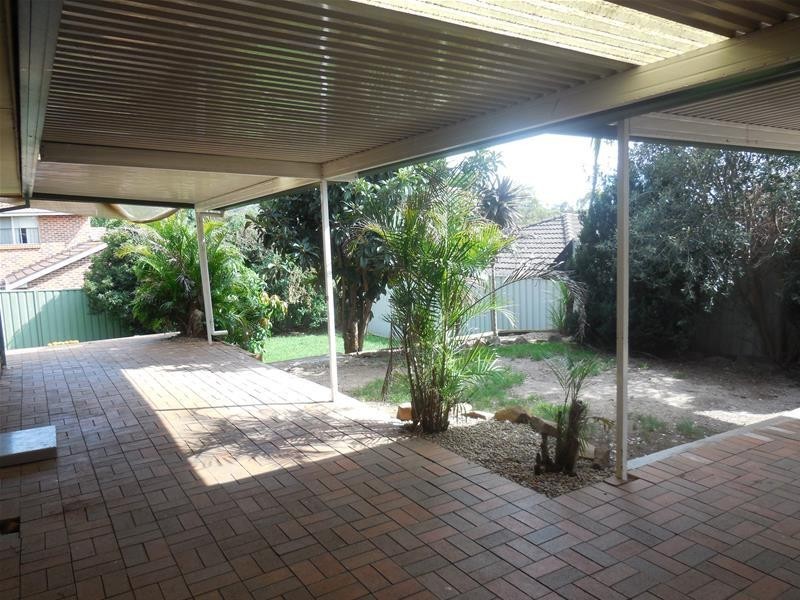 4 Torrens Place, Kearns NSW 2558