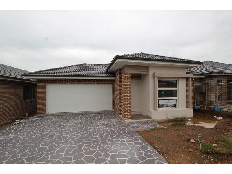 33 Skaife Street, Oran Park NSW 2570
