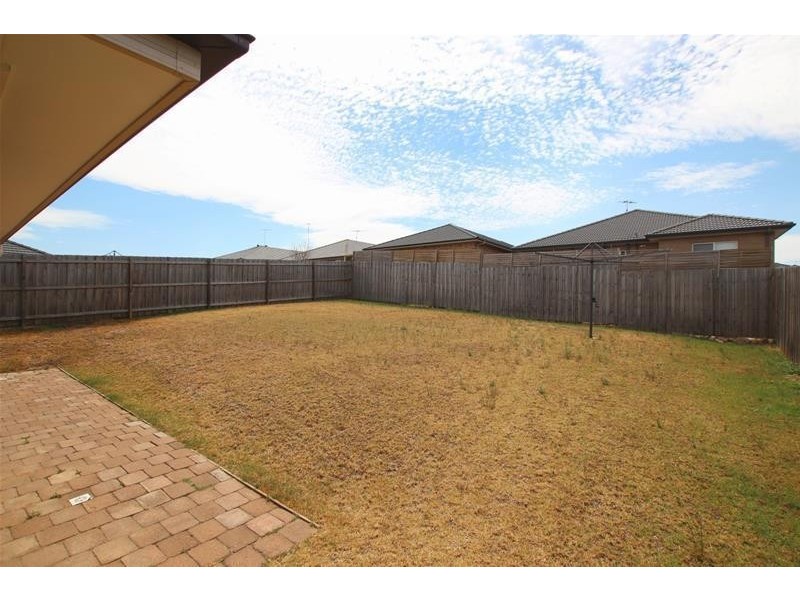 8 Langshan Street, Spring Farm NSW 2570