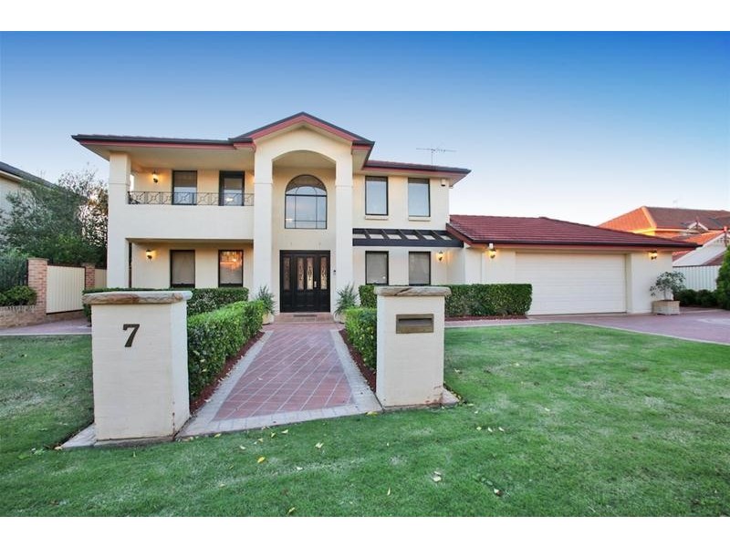 7 Lakeview Place, Glen Alpine NSW 2560