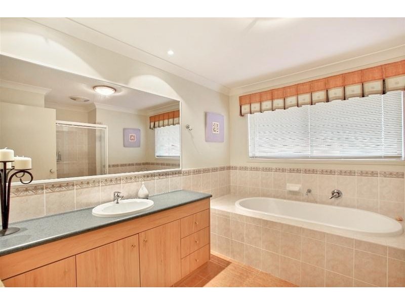 7 Lakeview Place, Glen Alpine NSW 2560