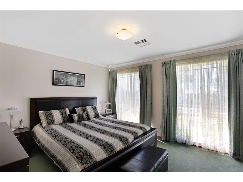 8 Blake Road, Mount Annan NSW 2567