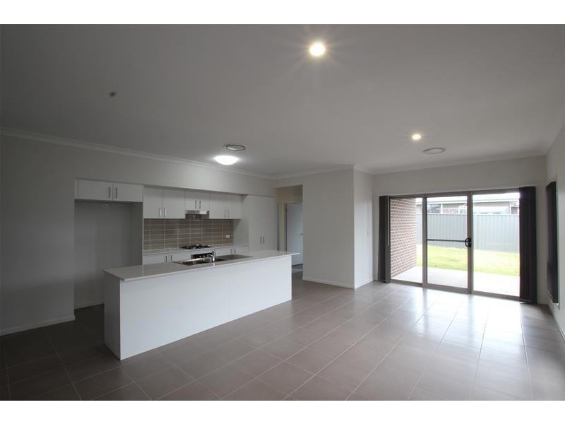 7 Lawrence Street, Oran Park NSW 2570