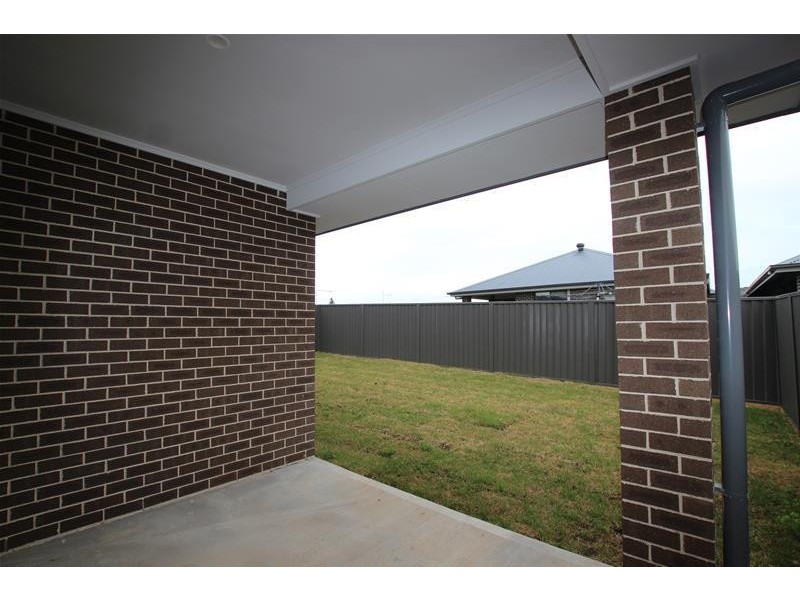 7 Lawrence Street, Oran Park NSW 2570