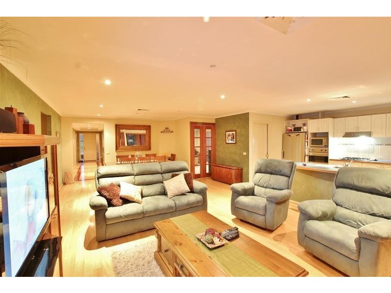 18 Ringarooma Circuit, West Hoxton NSW 2171