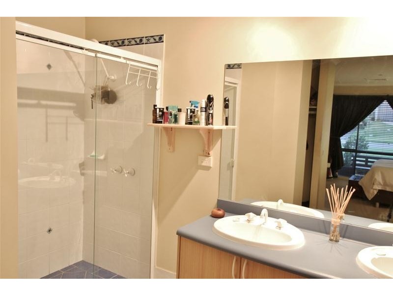 18 Ringarooma Circuit, West Hoxton NSW 2171