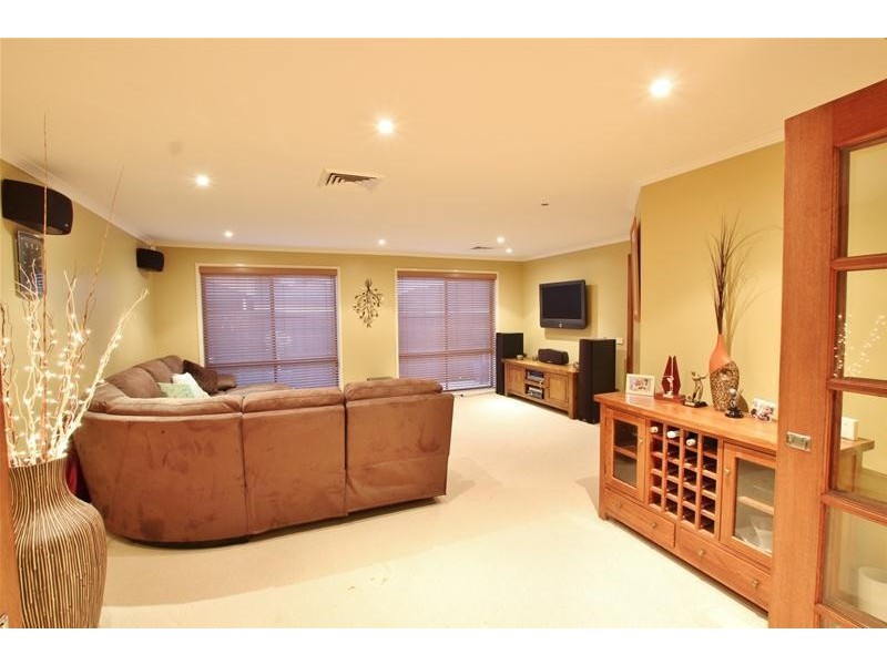 18 Ringarooma Circuit, West Hoxton NSW 2171