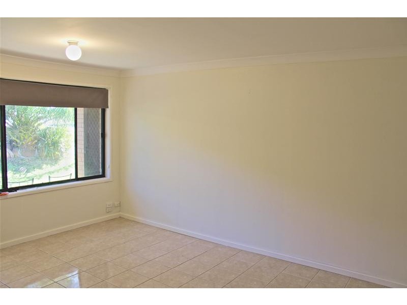 2/37 Kingsley Street, Lake Heights NSW 2502
