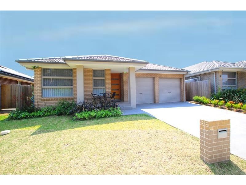 32 Hampshire Boulevard, Spring Farm NSW 2570