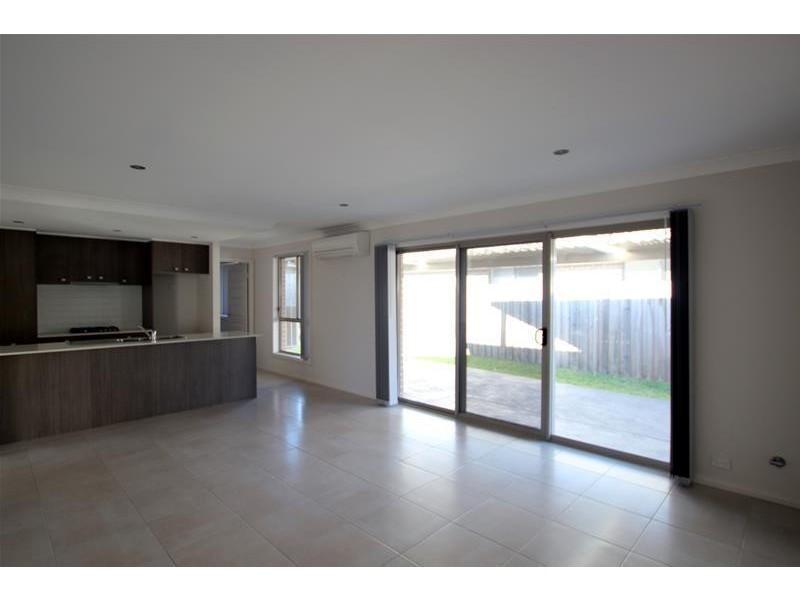 32 Hampshire Boulevard, Spring Farm NSW 2570