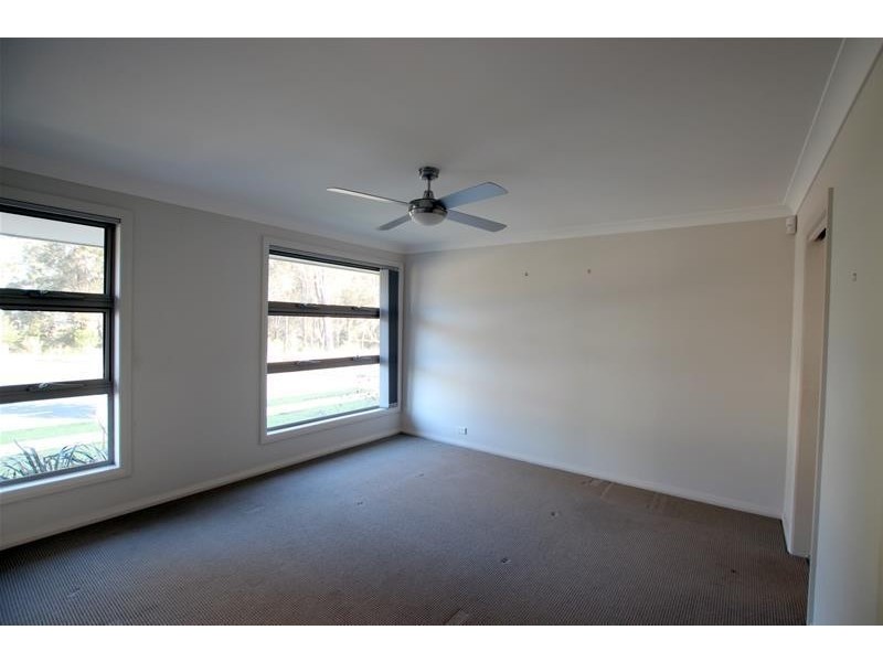 32 Hampshire Boulevard, Spring Farm NSW 2570