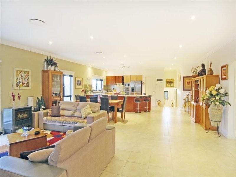 2 Geary Place, Elderslie NSW 2570