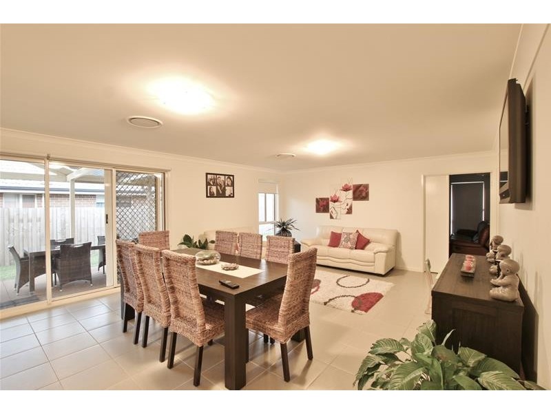 6 Longley Avenue, Elderslie NSW 2570