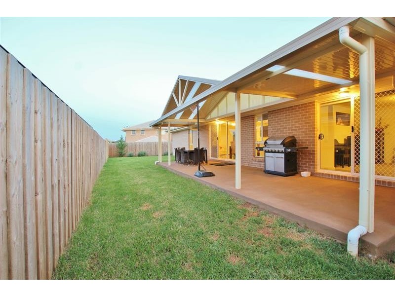 6 Longley Avenue, Elderslie NSW 2570