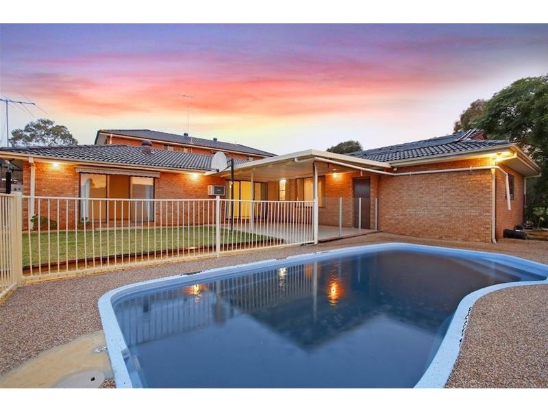 1 Niger Place, Kearns NSW 2558