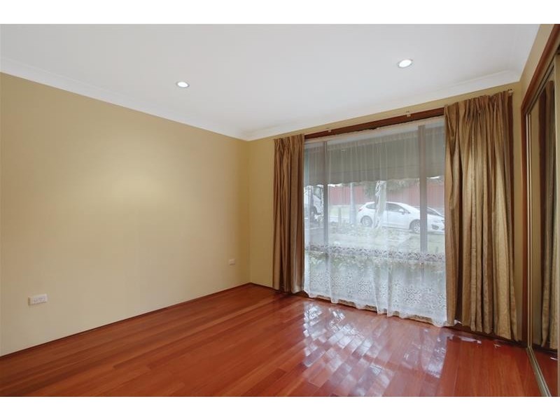 1 Niger Place, Kearns NSW 2558