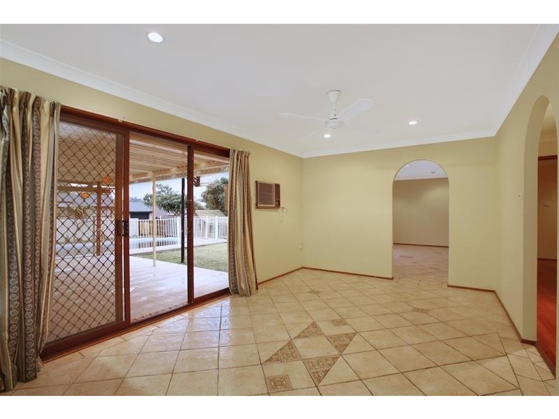 1 Niger Place, Kearns NSW 2558