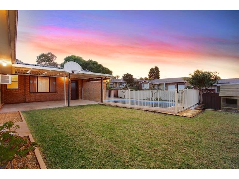 1 Niger Place, Kearns NSW 2558