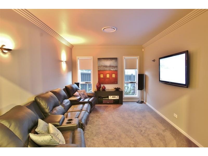 16 McLucas Circuit, Elderslie NSW 2570