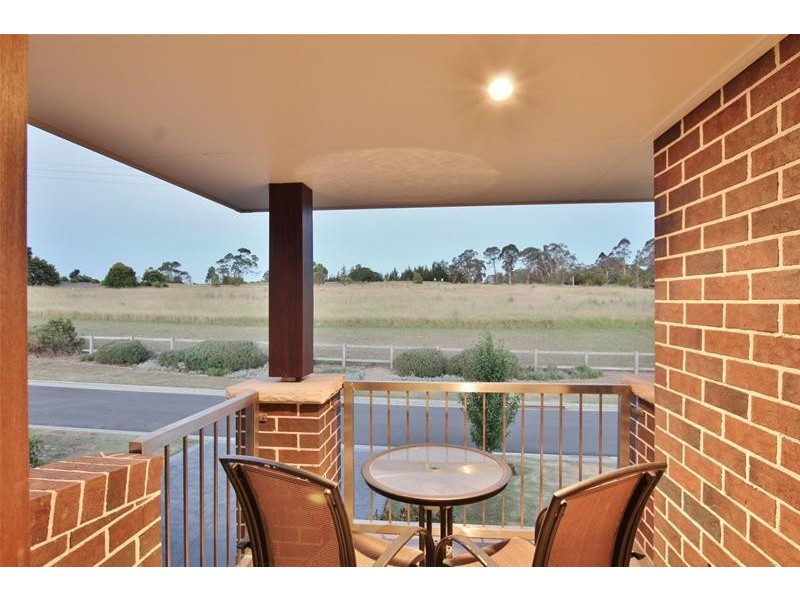 16 McLucas Circuit, Elderslie NSW 2570