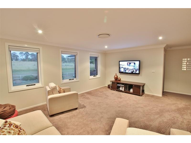 16 McLucas Circuit, Elderslie NSW 2570