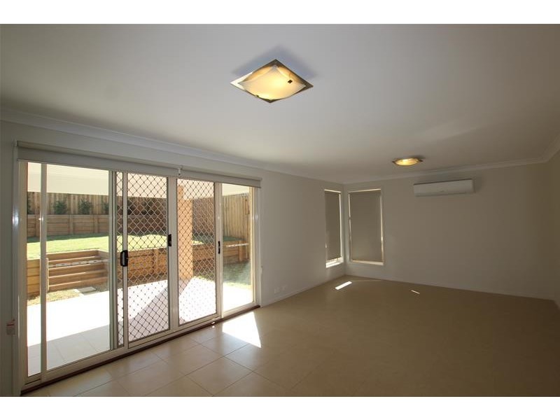 76 Greenfield Crescent, Elderslie NSW 2570