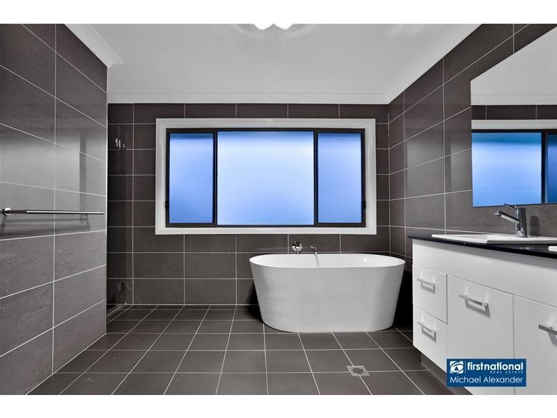 1 Hawthorne Circuit, Harrington Park NSW 2567