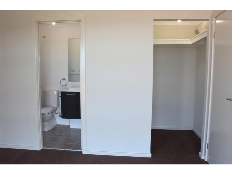 13 Rixon Street, Oran Park NSW 2570