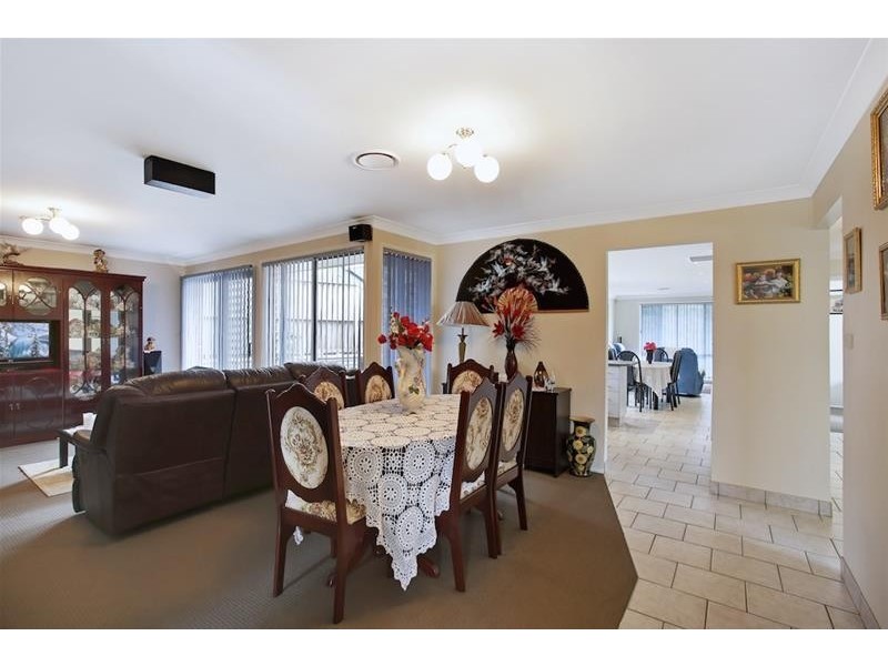 4 Hosking Avenue, West Hoxton NSW 2171