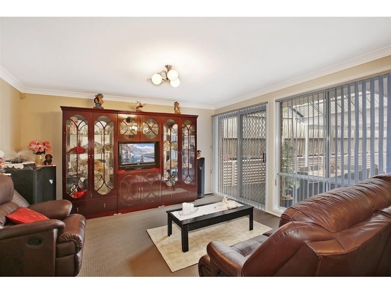 4 Hosking Avenue, West Hoxton NSW 2171