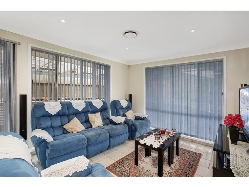 4 Hosking Avenue, West Hoxton NSW 2171