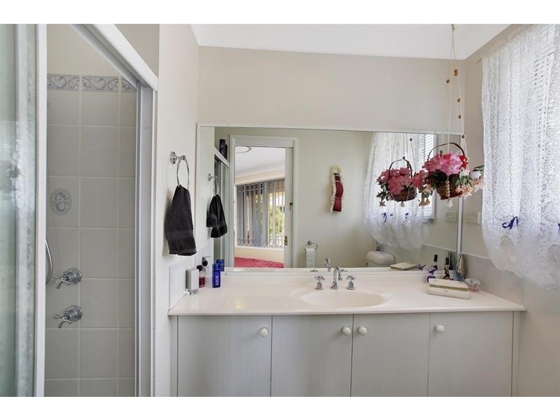 4 Hosking Avenue, West Hoxton NSW 2171