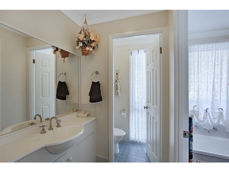 4 Hosking Avenue, West Hoxton NSW 2171