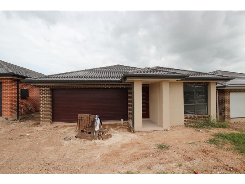18 Finlay Street, Oran Park NSW 2570