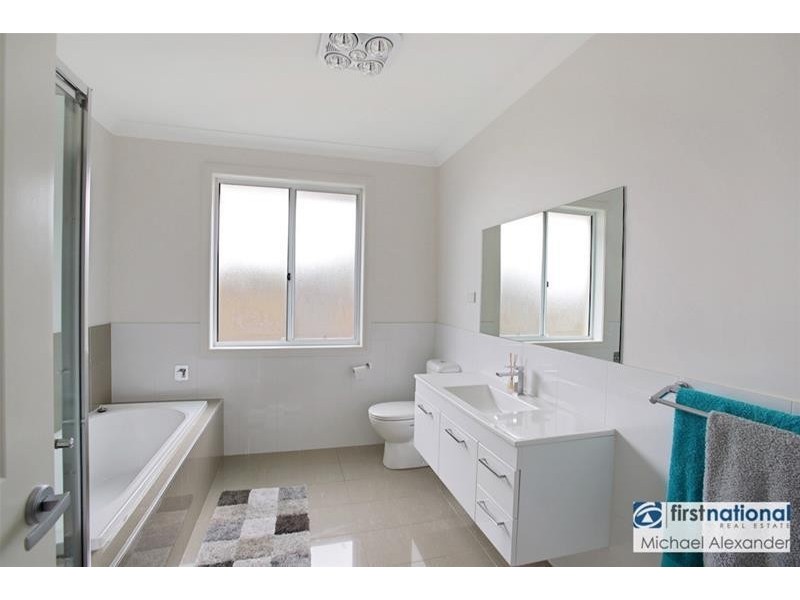 27 Holland Drive, Spring Farm NSW 2570