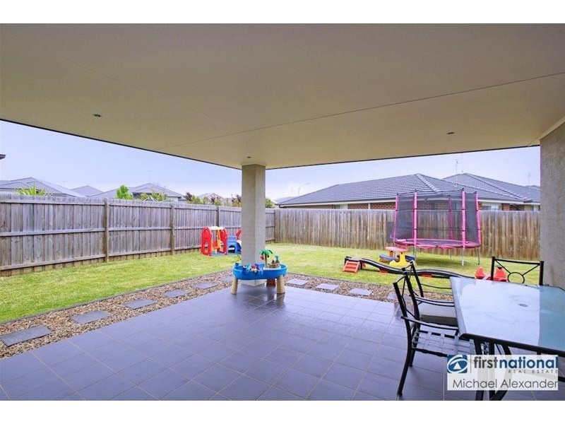 27 Holland Drive, Spring Farm NSW 2570