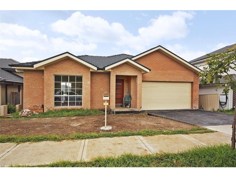 52 Moyengully Avenue, Mount Annan NSW 2567