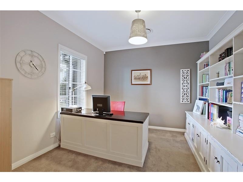 20 Yewens Circuit, Grasmere NSW 2570