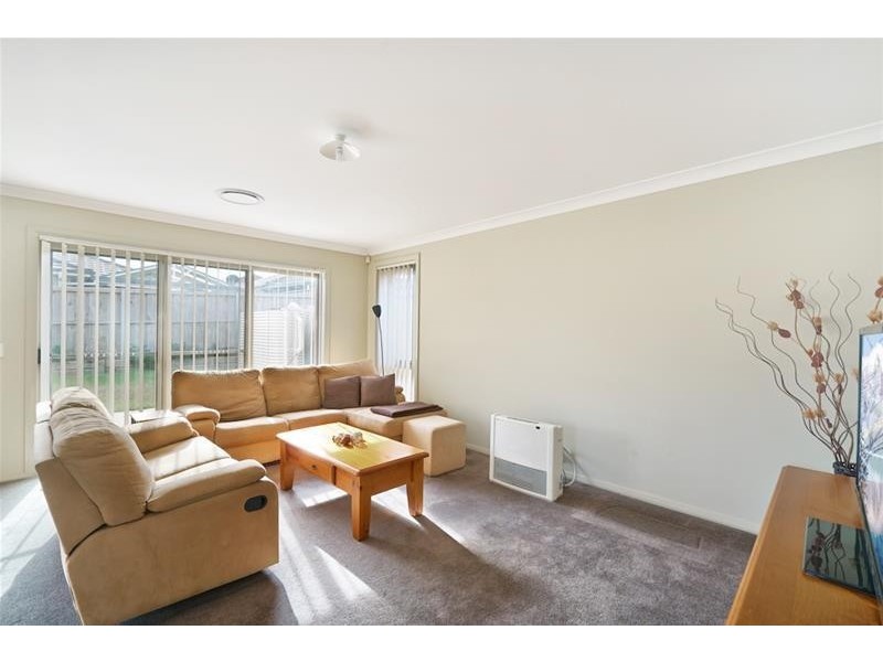 8 Tanner Close, Spring Farm NSW 2570