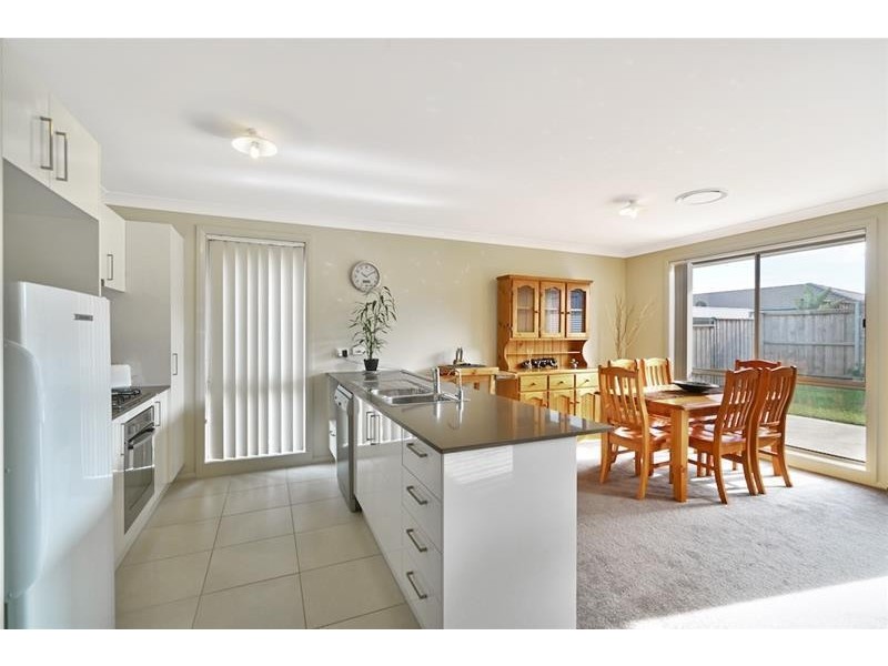 8 Tanner Close, Spring Farm NSW 2570