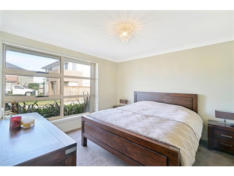 8 Tanner Close, Spring Farm NSW 2570