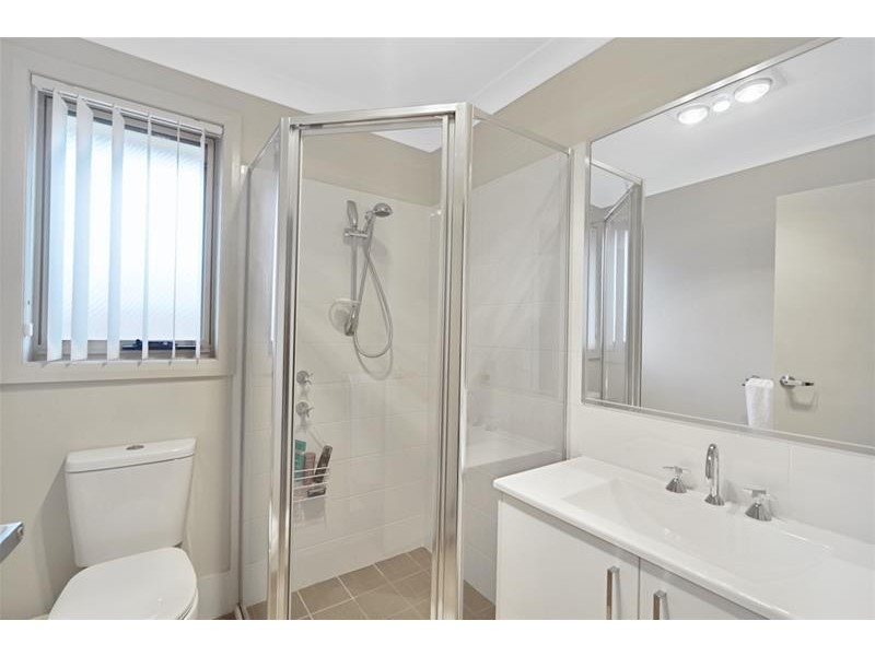 8 Tanner Close, Spring Farm NSW 2570