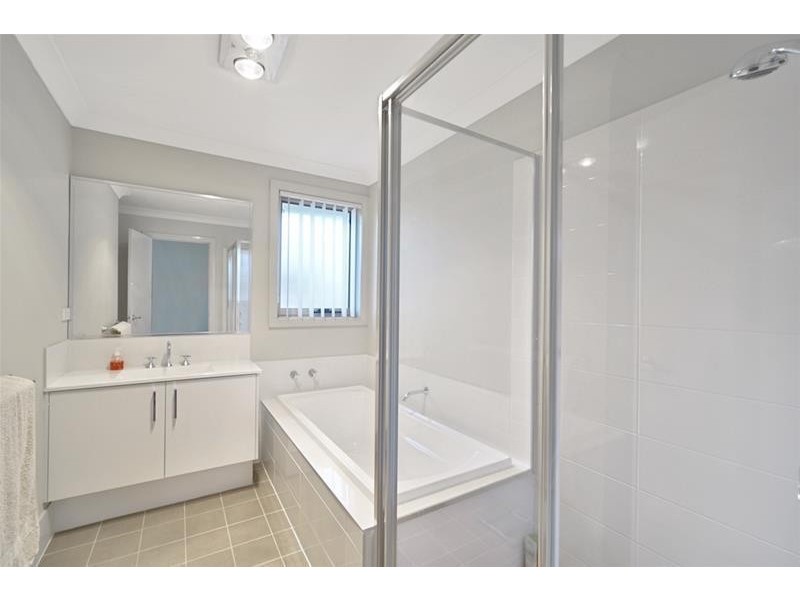 8 Tanner Close, Spring Farm NSW 2570