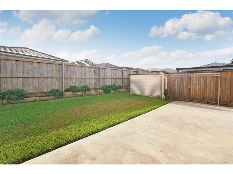 8 Tanner Close, Spring Farm NSW 2570
