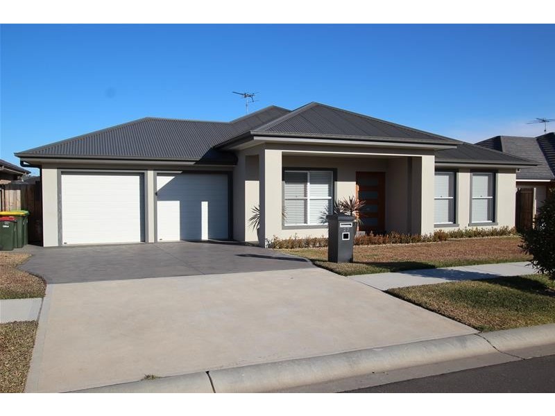 27 Holland Drive, Spring Farm NSW 2570