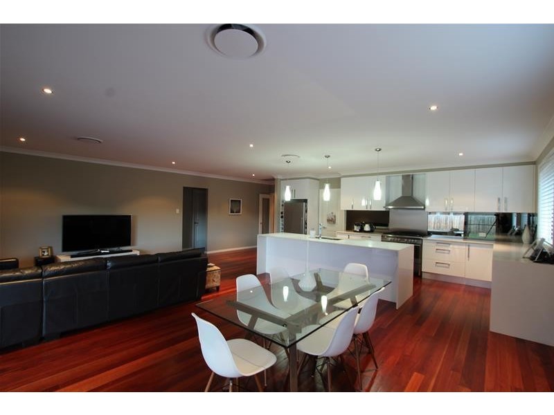 27 Holland Drive, Spring Farm NSW 2570