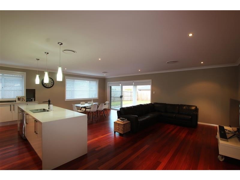 27 Holland Drive, Spring Farm NSW 2570